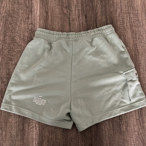 Nike Men's Cargo Short with Drawstring Clasp - Size Large - Picture 5 of 7